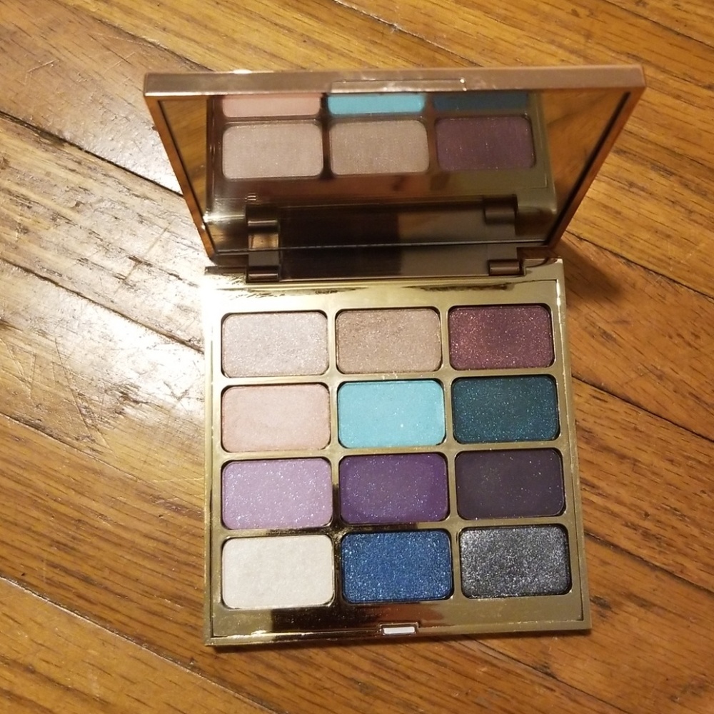 Stila Eyes Are The Window Palette